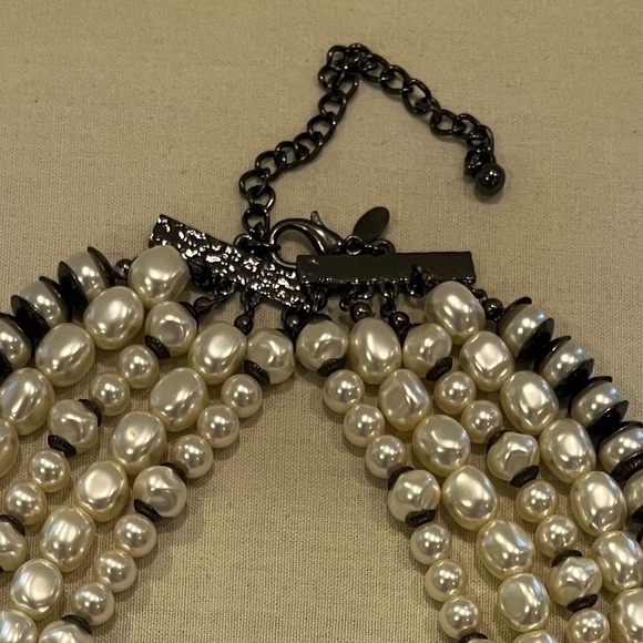 5 Strand Pearl Choker - Picture 13 of 16